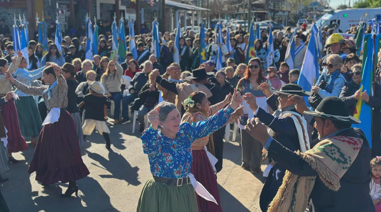 Una multitud disfrutó de las actividades por el 115° aniversario de Longchamps 1 aniversario de Longchamps