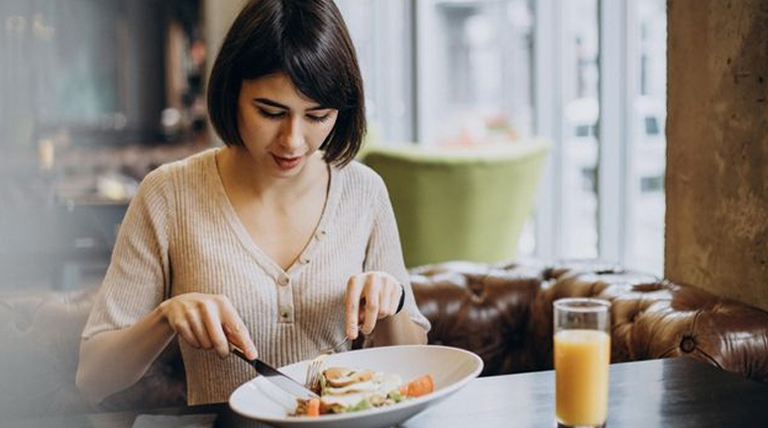 comer solo en restaurantes