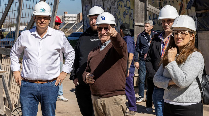 Cascallares recorrió las obras del nuevo barrio de viviendas en Don Orione 1 barrio de viviendas en Don Orione