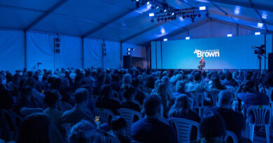 Arranca la 10° Feria del Libro de Alte Brown con Felipe Pigna, Claudia Piñeiro, Lalo Mir, María O´Donnell y Virus Arranca la 10° Feria del Libro de Alte Brown con Felipe Pigna, Claudia Piñeiro, Lalo Mir, María O´Donnell y Virus