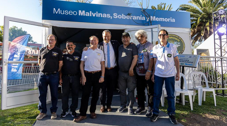 20251004 Brown Cascallares Excombatientes Malvinas Feria del Libro de Alte Brown