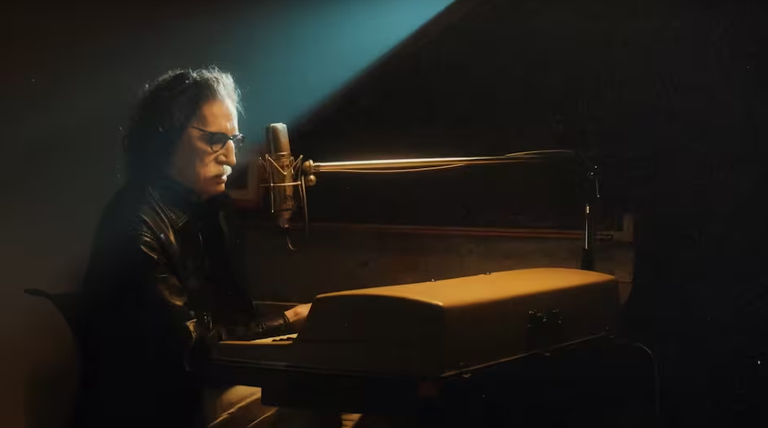 20251010 Charly Garcia evitar besar a tu perro en la boca