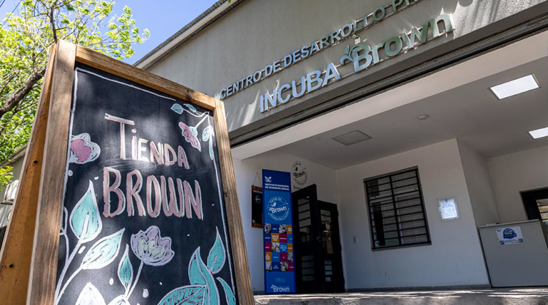 Los mejores regalos para el "Día de la Madre" los tienen los emprendedores en el Incuba Brown 1 20251016 Brown Incuba Día de la Madre