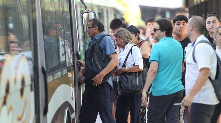 Aumento de tarifas en AMBA: el transporte público sube un 4,1% en noviembre y se profundiza el ajuste 1 20251016 Transporte colectivo Aumento de tarifas en AMBA