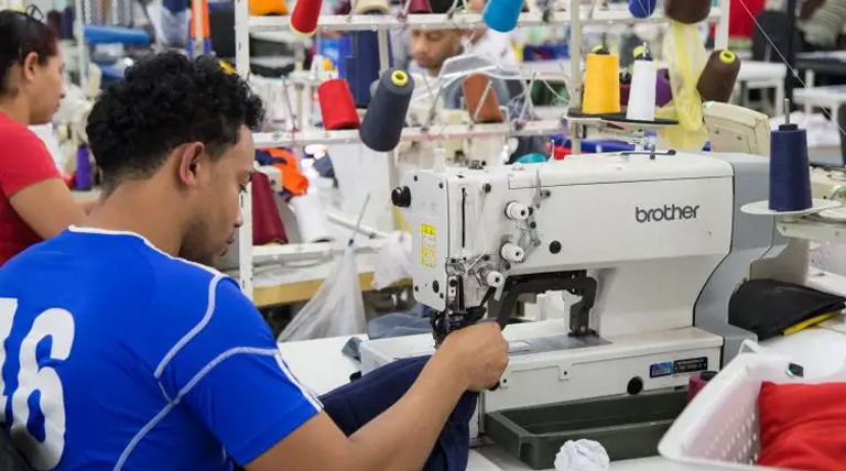 Recesión e industria: El avance de la crisis golpea a la producción argentina 1 20251016 Recesión e industria