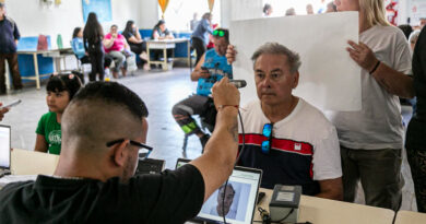 Lanzan un amplio operativo de documentación para vecinos de Mármol, Calzada, Don Orione, Burzaco y Glew Lanzan un amplio operativo de documentación para vecinos de Mármol, Calzada, Don Orione, Burzaco y Glew