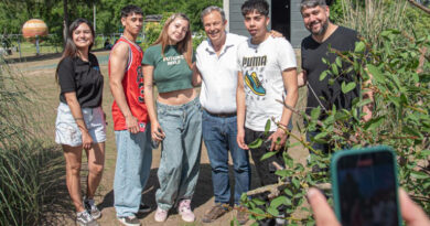 20251021 Brown Cascallares con estudientes sexto en la Granja Educativa Municipal