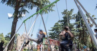 El Municipio renueva espacios e instala aparatos de salud y juegos infantiles en la plaza Belgrano de Burzaco 2 20251022 Brown Burzaco Plaza Belgrano 1