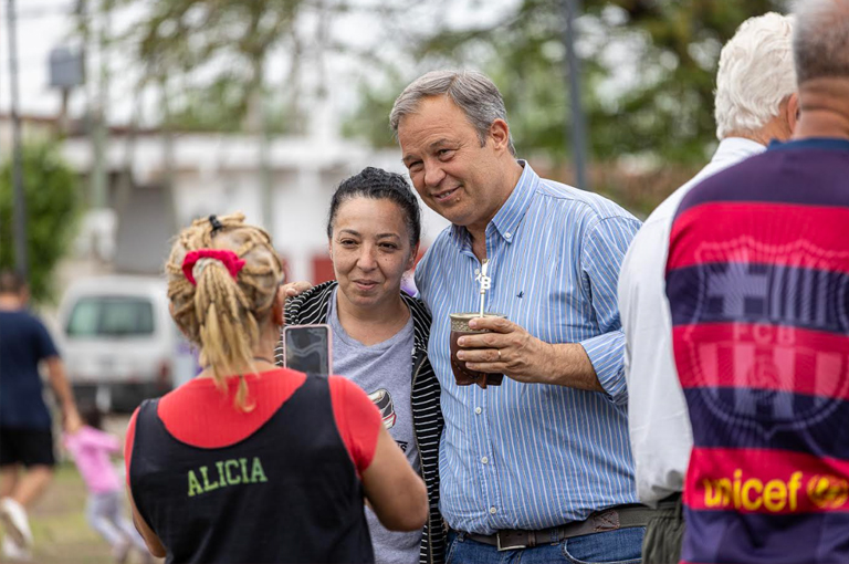 Cascallares recorrió una renovada plaza en Ministro Rivadavia y dialogó con los vecinos 2 20251029 Brown Cascallares Plaza Altos del Castillo 1 Ministro Rivadavia