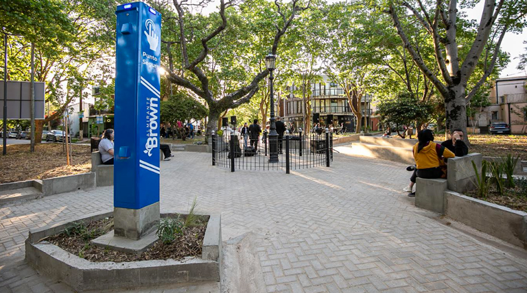 20251105 Brown Plazoleta Azopardo Totem Plaza Azopardo