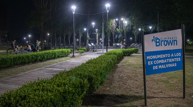 El Municipio renovó el Monumento a los Héroes del Ara San Juan en el 8° aniversario del hundimiento del submarino 3 20251115 Brown HEROES DEL ARA SAN JUAN 2 Monumento a los Héroes del Ara San