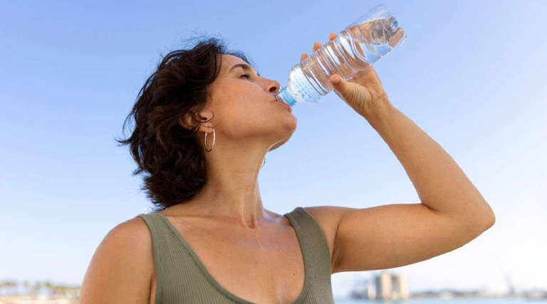 20251208 Botellas plasticas agua Carrera X Todos