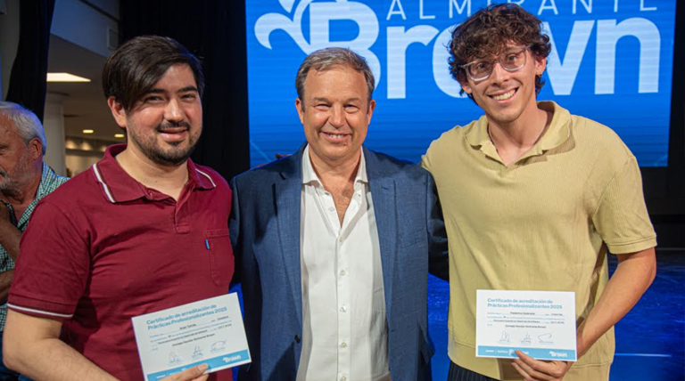 Cascallares entregó certificados a estudiantes que realizaron prácticas educativas y profesionales 2 20251209 Brown practicas educativas certificados a estudiantes