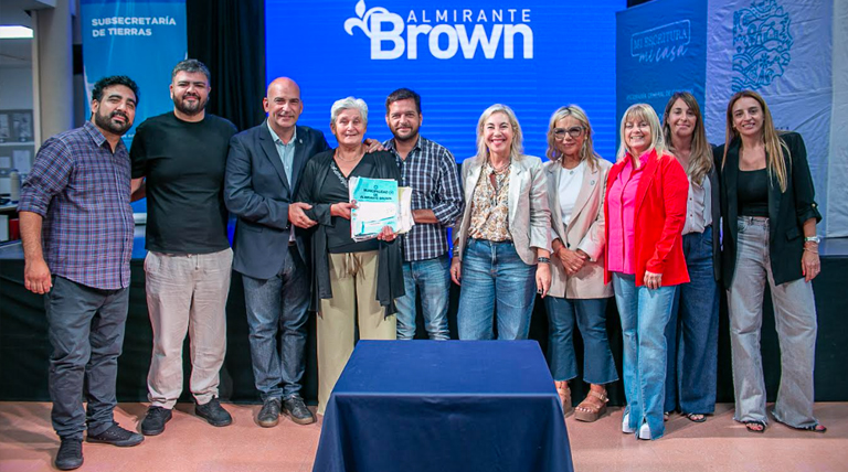 20251216 Brown Escrituras Fabiani entrega de escrituras en alte brown