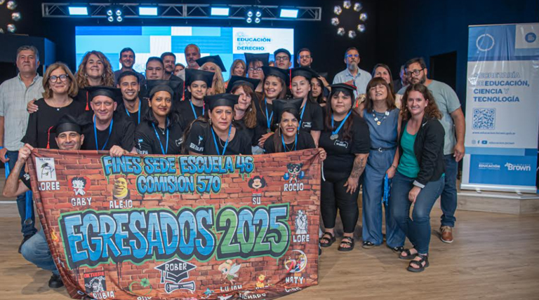 El Municipio de Alte Brown Entregó medallas y diplomas a 670 egresados del Plan FinEs 2 20251412 Fines1 egresados del Plan FinEs