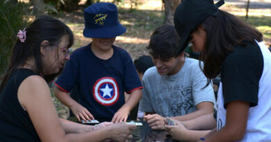 Vecinos disfrutaron del “Cine de Verano” y de una “Tarde de Juegos” en el Parque Ramón Carrillo