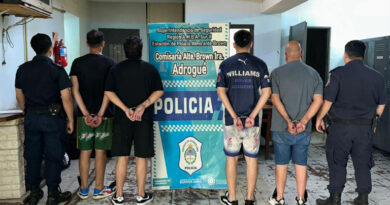 En Adrogué detuvieron a una banda que realizaba estafas con la venta de vehículos En Adrogué detuvieron a una banda que realizaba estafas con la venta de vehículos
