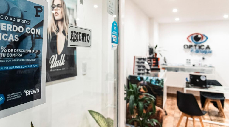 20260212 brown vuelta a clases optica anteojos 1 Vuelta a Clases