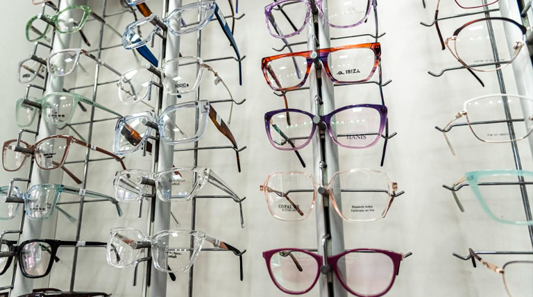 Vuelta a Clases: El Municipio de Alte Brown renueva el acuerdo con ópticas con 30% de descuento