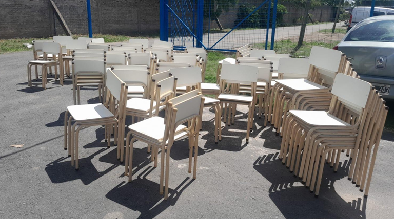 Antes del inicio de clases entregan nuevo mobiliario a escuelas de Alte Brown 2 20260226 brown aula mobiliario1 INICIO DE CLASES