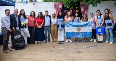 El Municipio junto a un jardín de infantes y a una escuela primaria en el inicio de clases El Municipio junto a un jardín de infantes y a una escuela primaria en el inicio de clases