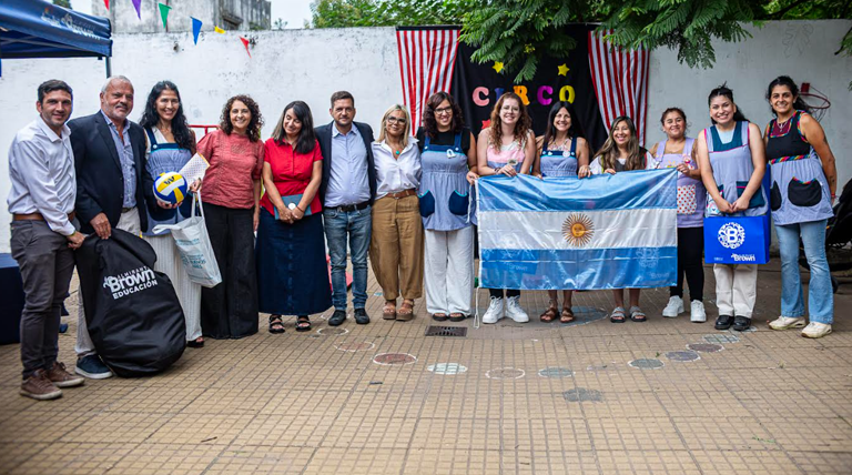 20220303 brown jardin inicio de clases