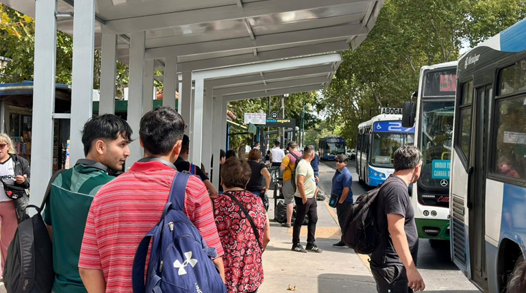 Suman infraestructura y equipamiento para el transporte público en Alte Brown