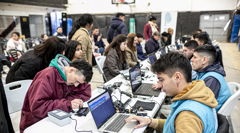 Importante operativo de documentación en Rafael Calzada, Don Orione, Solano, Longchamps y Glew
