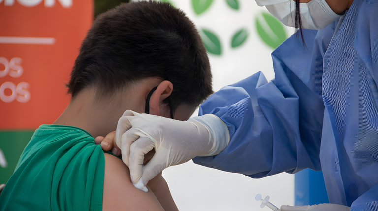 Alarma sanitaria: el Gobierno suspende de facto la vacunación pediátrica contra el covid