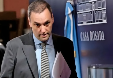 Escándalo por los salarios públicos: Manuel Adorni duplicó su sueldo y ya percibe 7 millones de pesos Escándalo por los salarios públicos: Manuel Adorni duplicó su sueldo y ya percibe 7 millones de pesos