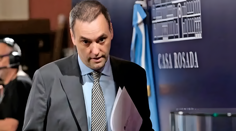 Escándalo por los salarios públicos: Manuel Adorni duplicó su sueldo y ya percibe 7 millones de pesos Escándalo por los salarios públicos: Manuel Adorni duplicó su sueldo y ya percibe 7 millones de pesos