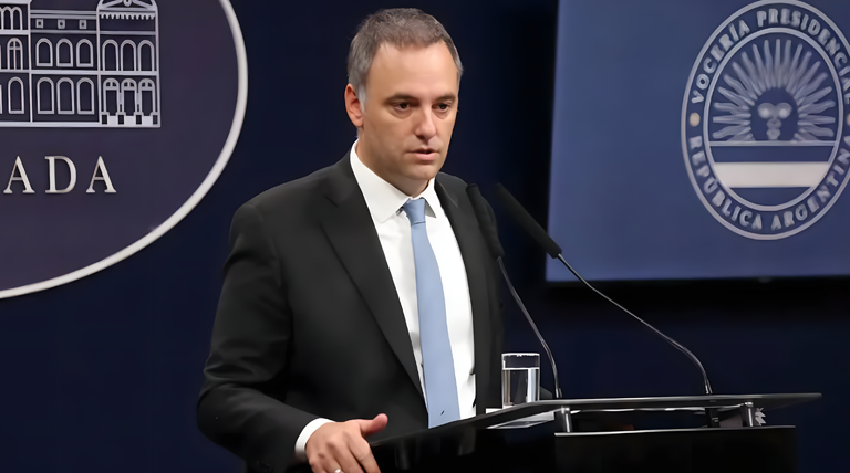 Imputaron a Manuel Adorni por enriquecimiento ilícito