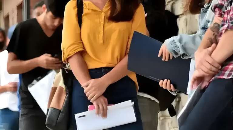 El mercado laboral en crisis: aumenta la búsqueda de empleo ante una oferta que se contrae