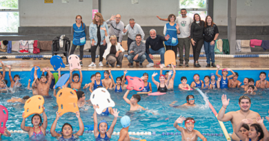 Fabiani y Paula Eichel acompañaron a jóvenes que participan del programa “Todos al Agua” en el Natatorio Municipal Fabiani y Paula Eichel acompañaron a jóvenes que participan del programa “Todos al Agua” en el Natatorio Municipal