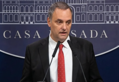 Caso Adorni: su escribana confirmó que el funcionario no realizó operaciones inmobiliarias previas