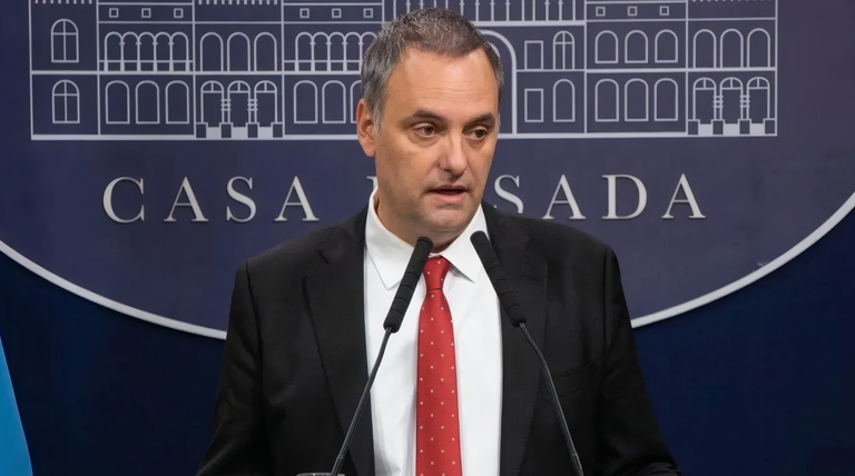 Caso Adorni: su escribana confirmó que el funcionario no realizó operaciones inmobiliarias previas