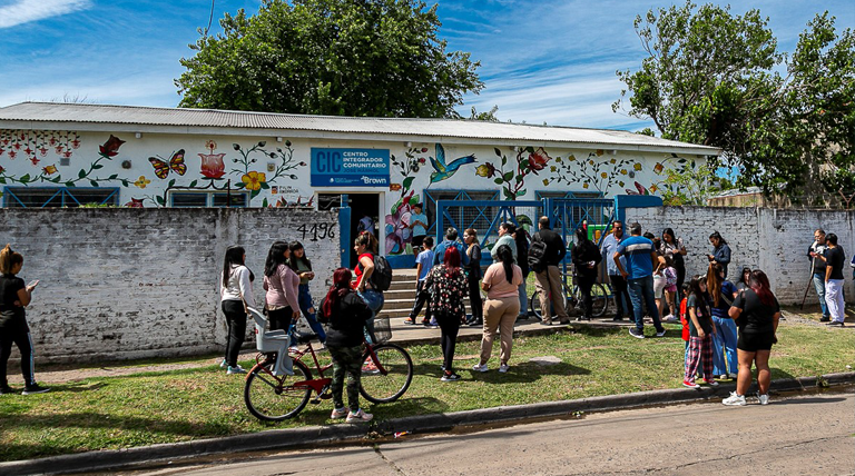 20260413 alte brown cursos gratuitos CURSOS Y TALLERES ALTE BORWN