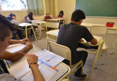 Sin mochilas: una escuela ensaya controles de emergencia por amenazas de tiroteos