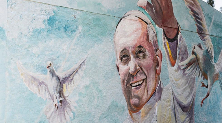 A un año de la partida de Francisco, un mural browniano homenajea al “Papa Argentino”