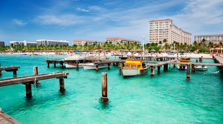 Manuel Adorni bajo la lupa: investigan gastos de 15 mil dolares en Aruba