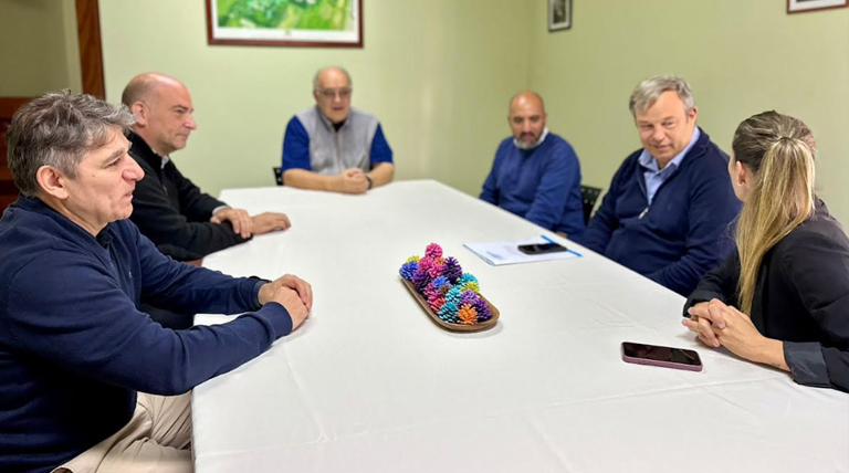 Cascallares se reunió con autoridades del Cottolengo Don Orione ante el complejo panorama de la institución  