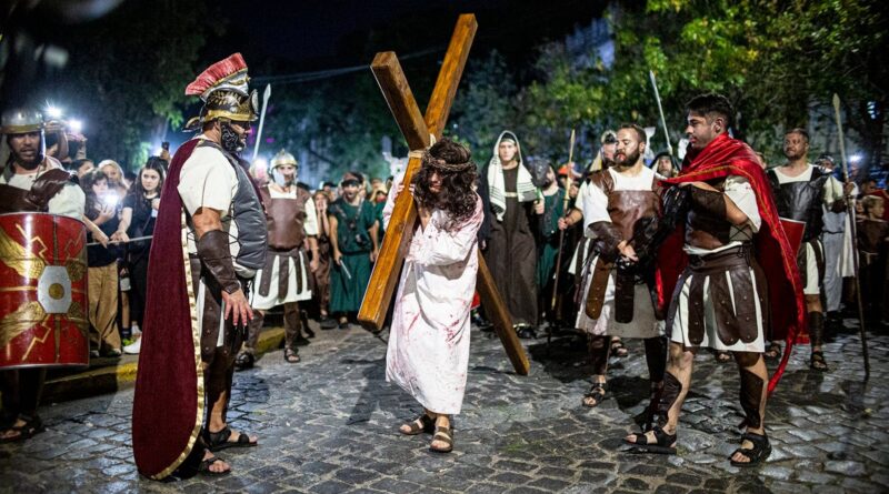 El Vía Crucis del Viernes Santo llega a las localidades y los barrios de Almirante Brown