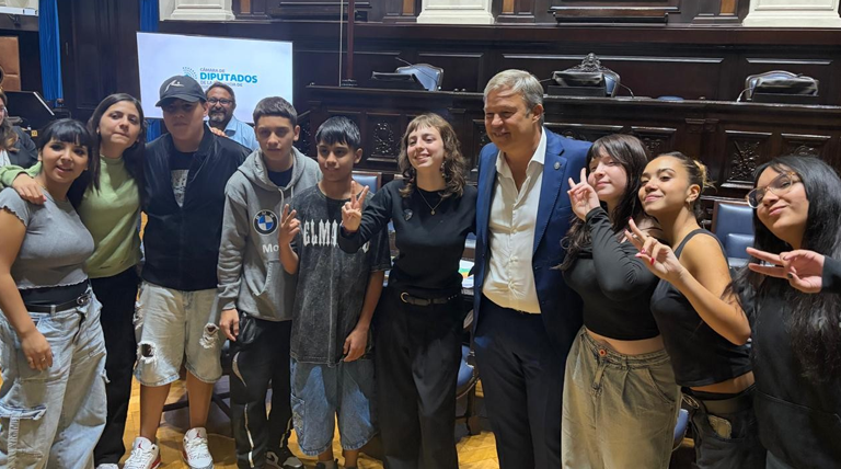 Estudiantes de Alte Brown realizan visitas educativas a la república de los niños y la Legislatura Bonaerense