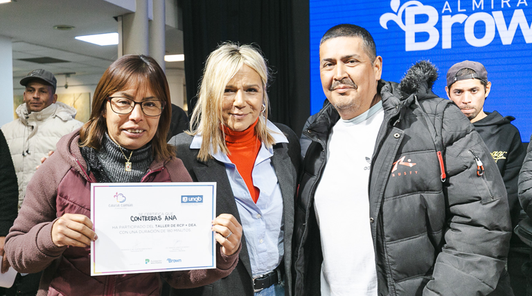 Fabiani y Paula Eichel entregaron certificados tras una capacitación en rcp y primeros auxilios