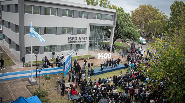 20260508 kicillof1 Instituto de Formación Docente N° 41 de Alte Brown