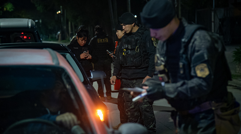 Realizan megaoperativos de saturación policial en alte brown con móviles, motos y hasta helicópteros Realizan megaoperativos de saturación policial en alte brown con móviles, motos y hasta helicópteros