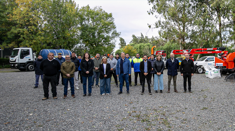 El Municipio presentó una nueva flota de maquinas, camiones y ambulancias para brindar más servicios a los vecinos