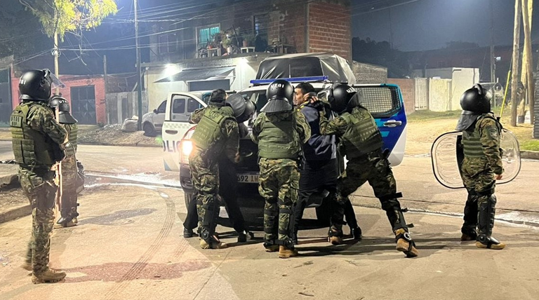El fin de semana se multiplicaron los operativos de prevención policial en Longchamps, Glew y Claypole El fin de semana se multiplicaron los operativos de prevención policial en Longchamps, Glew y Claypole