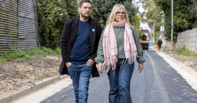 Fabiani y Paula eichel recorrieron la pavimentación de la calle Bradley en Burzaco