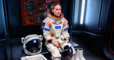 Lejos: la miniserie de ciencia ficción que conquista a los espectadores maduros en Netflix Lejos: la miniserie de ciencia ficción que conquista a los espectadores maduros en Netflix